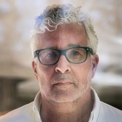 episode Ton F. van Dijk: “De NOS zou een 24-uurs nieuwszender moeten zijn” artwork