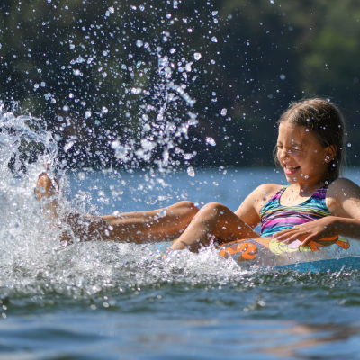 episode Sommer, Sonne Badespaß: Wie Kinder das Wasser genießen – aber auch Gefahren richtig einschätzen artwork