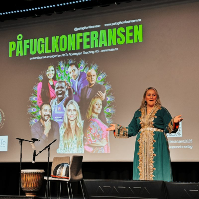 episode Episode 115: Lange sommernetter, Påfuglkonferansen og snart Albania artwork