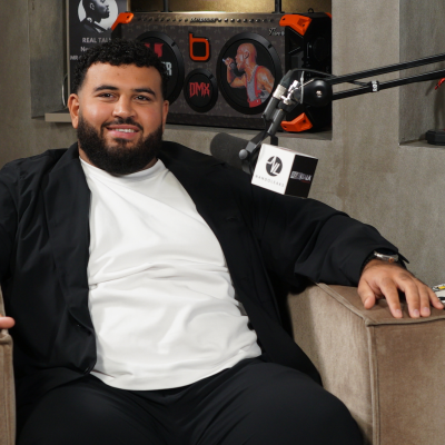 episode Glory-kickbokser Nabil Khachab over omgaan met het verlies van zijn moeder, vechten tegen Rico Verhoeven, de overstap maken naar MMA, zijn reis naar Al-Quds en Last Heavyweight Standing van GLORY artwork