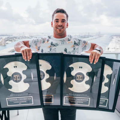 episode Crushing Online SALES & MARKETING with the Founder of EliteCEOS.com artwork