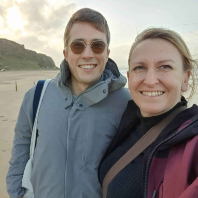 episode WW421: Krähen, Käse und Konflikte – eine Entdeckungstour in Nordirland mit Lydia Möcklinghoff und Erik Lorenz (2/3) artwork
