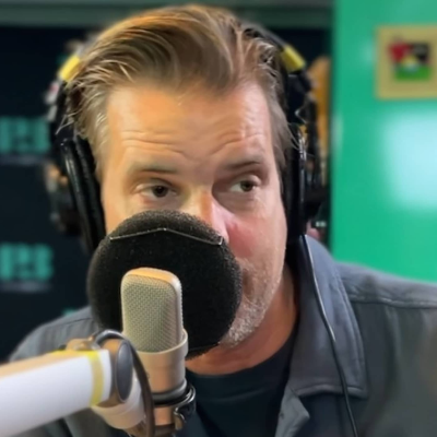 episode Alex Schulman om regidebuten: ”Folk grät i olika hörn” artwork