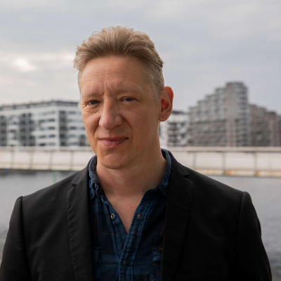 episode Christian Groes: "Det er en enorm frisættelse ikke at ligge under for normerne." artwork