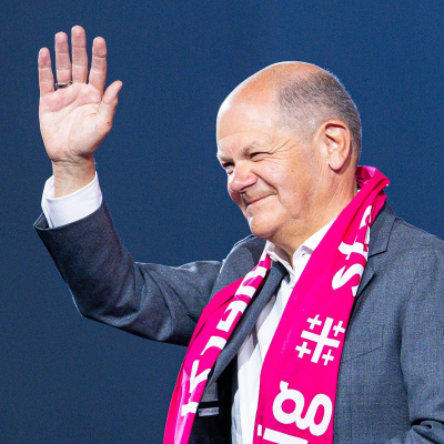episode Großer Zapfenstreich für Olaf Scholz – Weshalb der Kanzler „Respect“ einfordern kann artwork