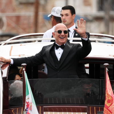 episode Cibermillonarios | Episodio 3. Jeff Bezos, el cibermillonario que más se parece a los millonarios de siempre artwork