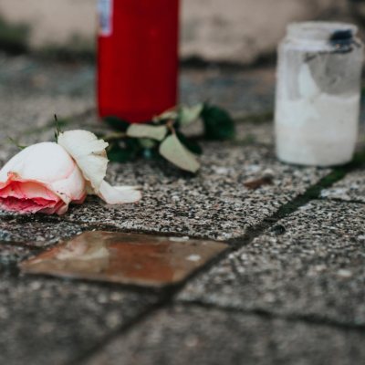 episode Zur Erinnerung an Elise Heimann – Ein Stolperstein in Weiden i/Opf. artwork