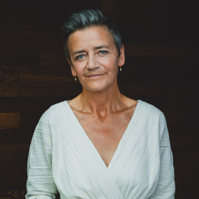 episode Margrethe Vestager vidste, at magten kun var til låns: ”Nu hvor den er væk, har jeg ingen fantomsmerter” artwork