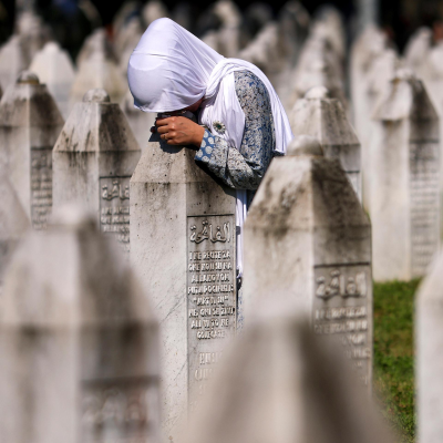 episode 30 Jahre Srebrenica - Wie sich Muslime und Christen an den Genozid erinnern artwork