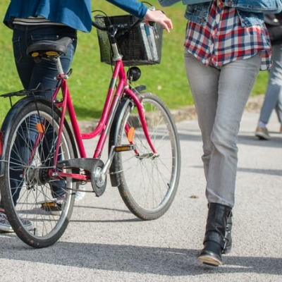 episode Young people emigrating artwork