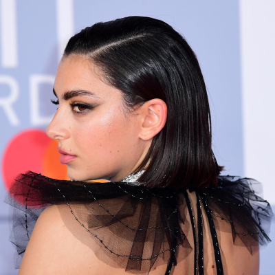 episode Weibliche Popstars - Wie Taylor Swift und Charli XCX ihren Beef zelebrieren artwork