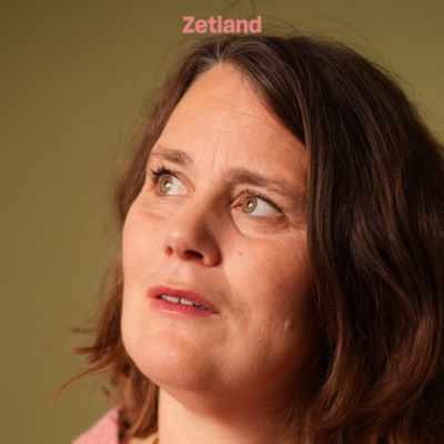 episode Afsnit 1: Kendt forfatter fik vild succes med sin roman om Cheminova artwork