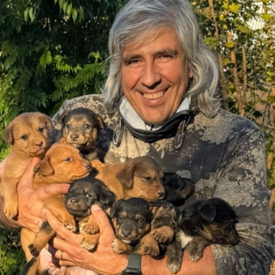 episode Al rescate de "la China" y sus... 160 cachorros! artwork