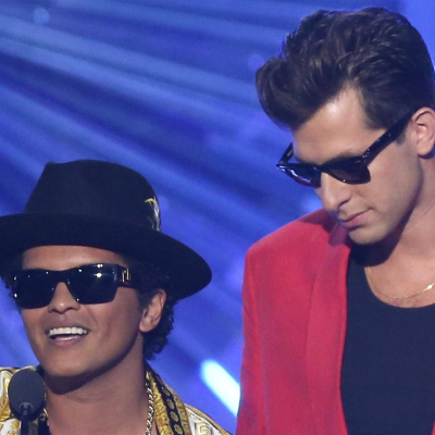 episode Uptown Funk – Mark Ronson feat. Bruno Mars artwork