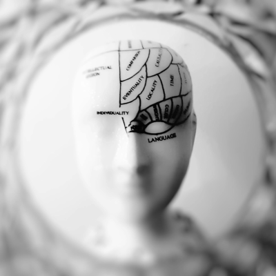 episode Los mecanismos inconscientes del cerebro: ¿quién nos vigila cuando nos equivocamos? artwork