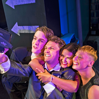 episode Premiere beim Bodenseefestival: „Die ersten 100 Tage“ am Theater Konstanz artwork