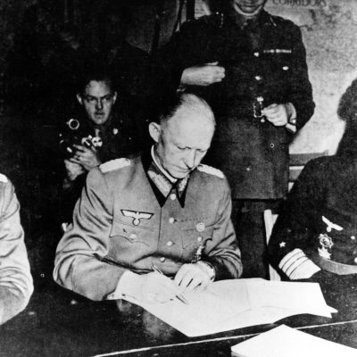 episode Reichssender Flensburg meldet Niederlage der Wehrmacht | 9.5.1945 artwork