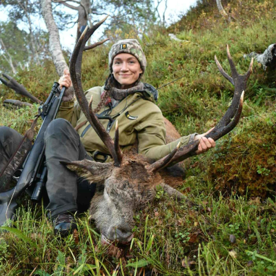 episode Smyg- og posteringsjakt på rev, rådyr og hjort med Viola Bakken Berg artwork