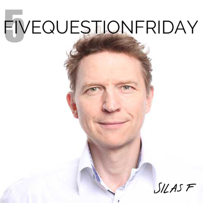 episode 03. Wie man jeden Traum verwirklichen kann und seine Ziele erreicht mit Profisprecher und Erfolgscoach Thomas Friebe - FIVEQUESTIONFRIDAY artwork