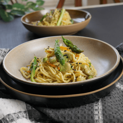 episode Tagliolini con ragù bianco fiocchi o bocconcini di soia sminuzzati, carota sedano porro, piselli, fave e asparagi artwork