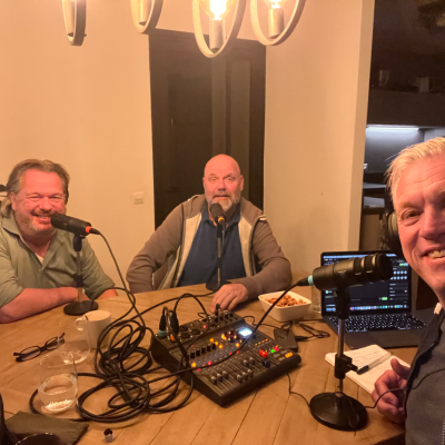 episode Ook zonder gast in aflevering 104 valt er geen stilte: het vaste trio analyseert en speculeert artwork