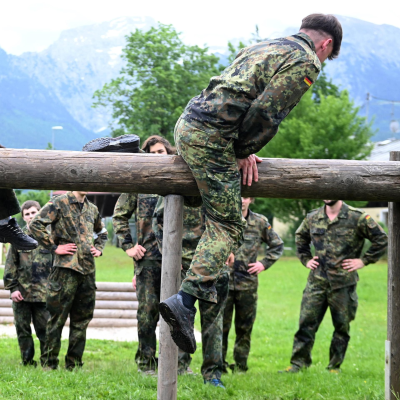 episode Bundeswehr - Wehrpflicht für alle? #429 artwork