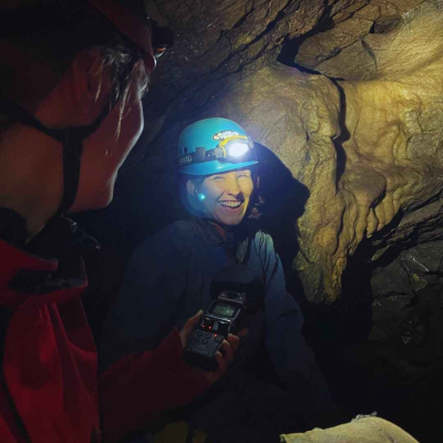 episode WW411: Die Insel der Höhlen – unterwegs auf Vancouver Island mit Miriam Menz artwork