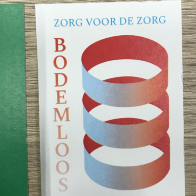 episode Trailer van de podcast serie Zorg voor de Zorg artwork