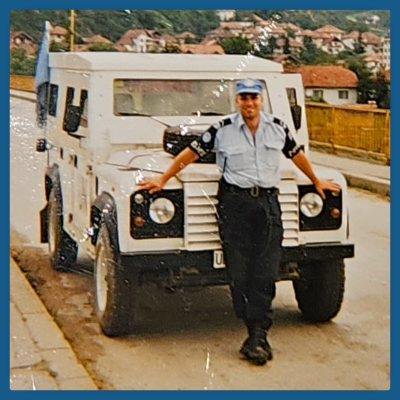 episode Tijdens de oorlog in Bosnië een kind langs gevaarlijke checkpoints in veiligheid brengen artwork