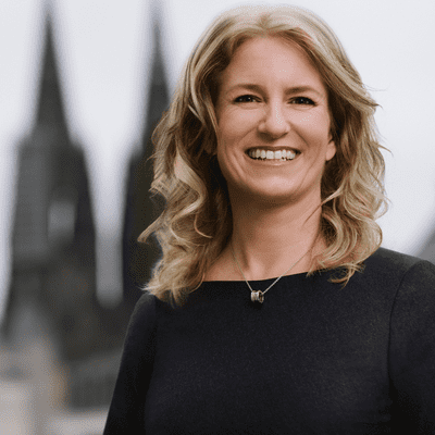 episode Folge 10: Dr. Nicole Grünewald: „Dürfen Wettbewerbsfähigkeit von Firmen nicht gefährden“ artwork