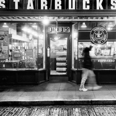 episode Starbucks, la cafetería que oculta un banco artwork