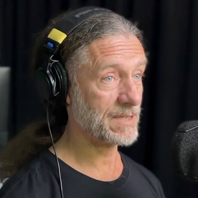 episode Han filmade Lars Noréns sista 14 år: ”Över 3000 timmar inspelat material” artwork