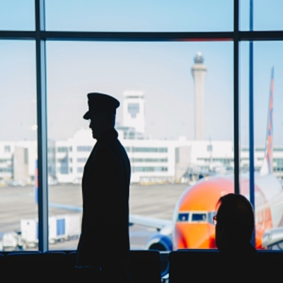 episode 🎙️ Salud y rendimiento en la aviación: Cómo prepararse para el simulador y gestionar el estrés ✈️ artwork