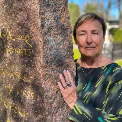 episode Svensk-amerikanskan Jacqueline: I Sverige är det en dödssynd att skryta artwork
