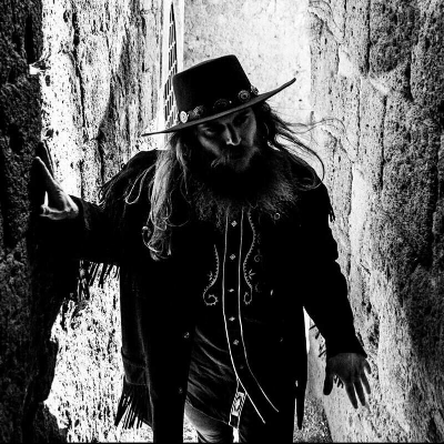 episode Sense of Place: Black Snake Moan is inspired by his ancient Italian home artwork