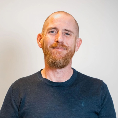 episode Pt. 2: Thomas’ fald, tabte drømme og det afgørende wakeup-call: "Han ønsker ikke at leve mere og vil springe ud foran et tog" artwork