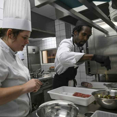 episode Les Beaux Mets : un restaurant pénitencier ouvre ses portes à Marseille artwork