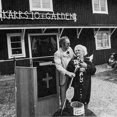 episode Avsnitt 13. Invigningen i Kärrsjökontoret. artwork
