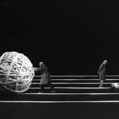 episode Gilbert Garcin. Tout peut arriver. Photographies et humour. artwork