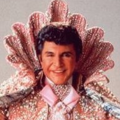 episode T05E26: Władziu Valentino Liberace (1919-1987), pianista y showman estadounidense artwork