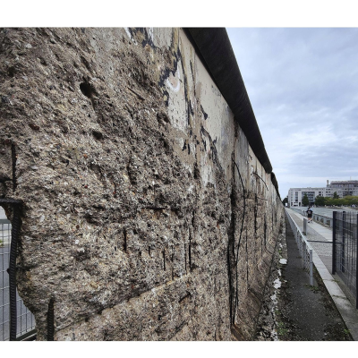 episode Vor 36 Jahren fällt in Berlin die Mauer artwork