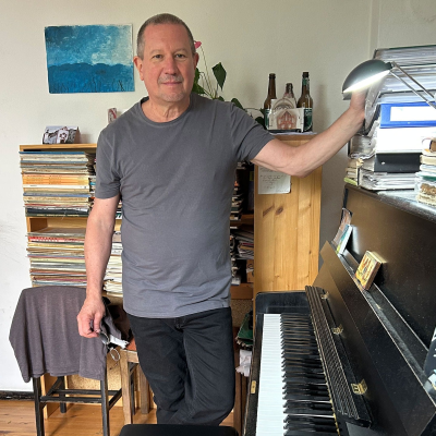 episode Musik ist gesellschaftliche Verantwortung – Die Welt des Komponisten und Pianisten Chris Jarrett artwork